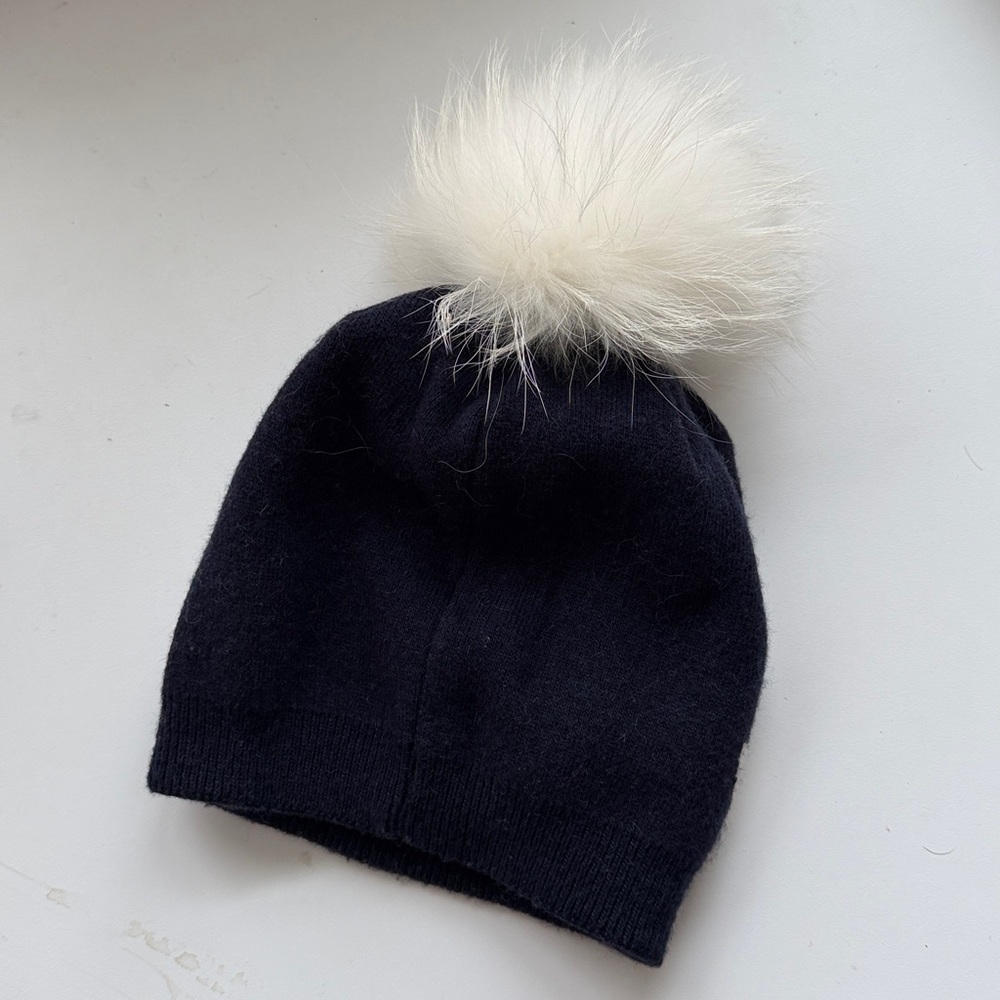 LINDA RICHARDS Navy & White Ski Beanie with Genuine Fur Pom-Pom LIKE NEW - Picture 4 of 4
